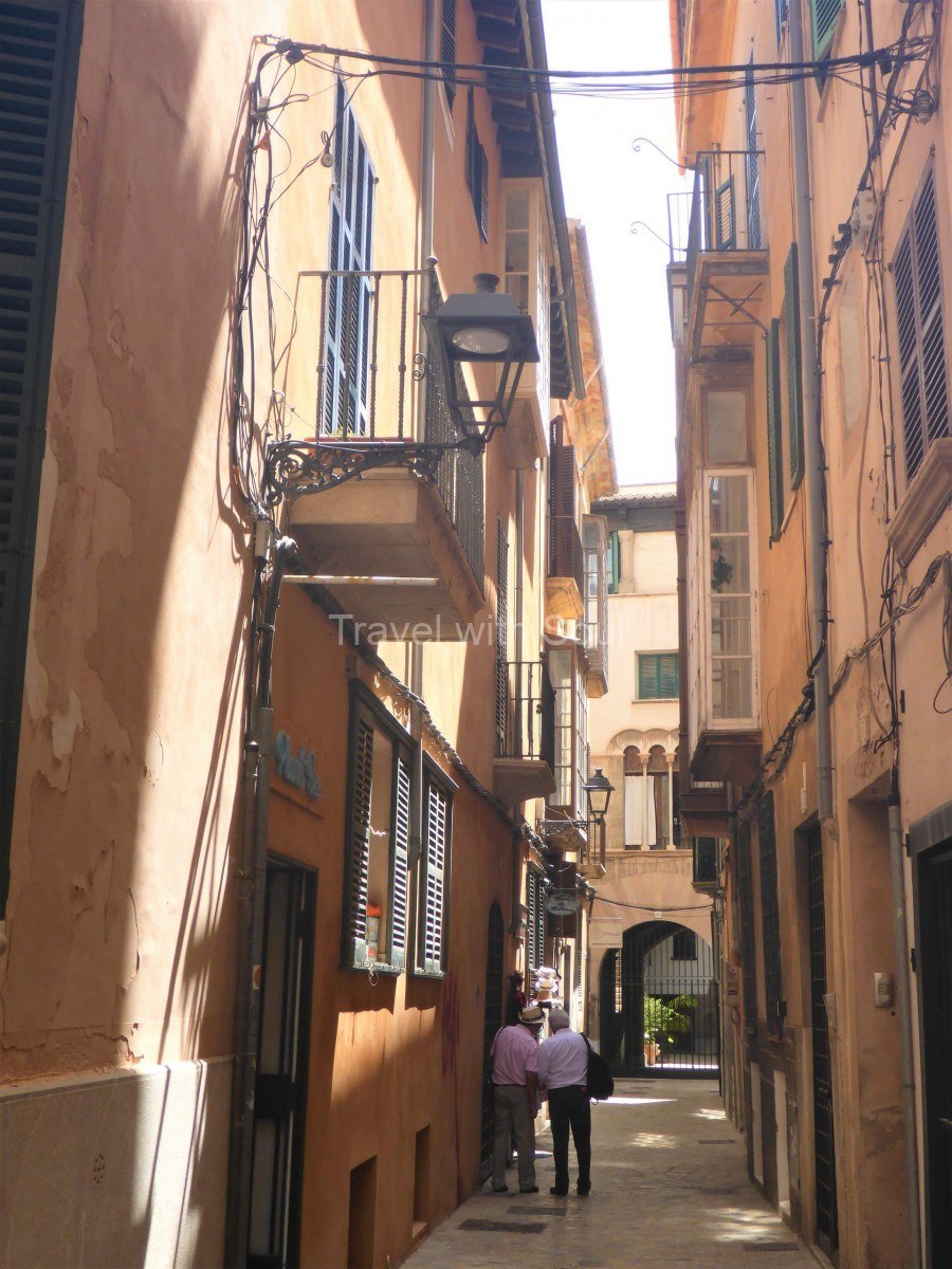 Kleine Gasse in der Altstadt von Palma de Mallorca