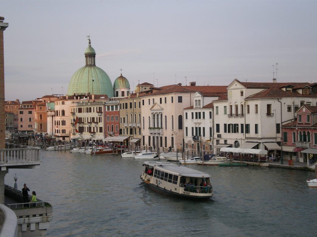 Erster Ausblick von der Hauptbrücke vom Busbahnhof Richtung Venedig und Canale Grande