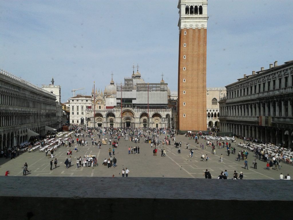 Von der Ala Napoleonica aus betrachtet zur Basilica di San Marco und Campanile