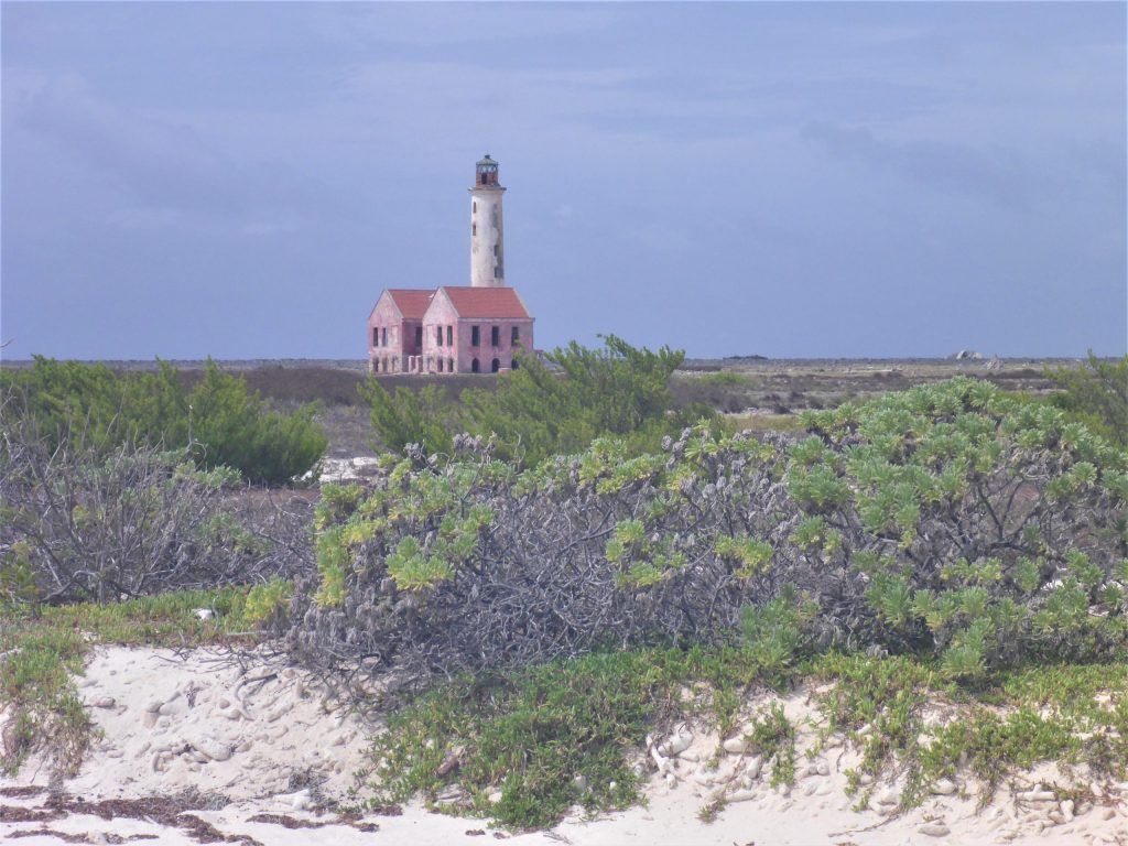 Von weitem grüßt der Leuchturm von Klein Curaçao