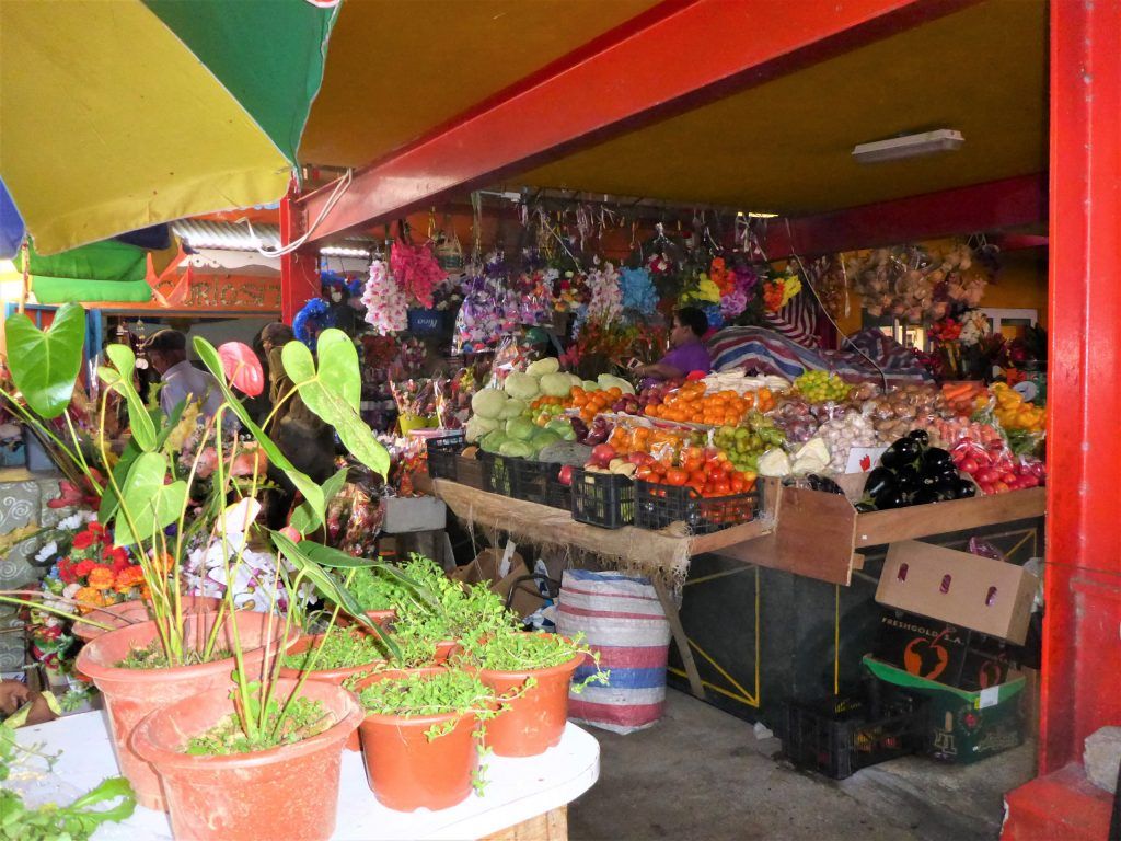 Obst und Blumen im Sir Selwyn Selwyn Clarke Market