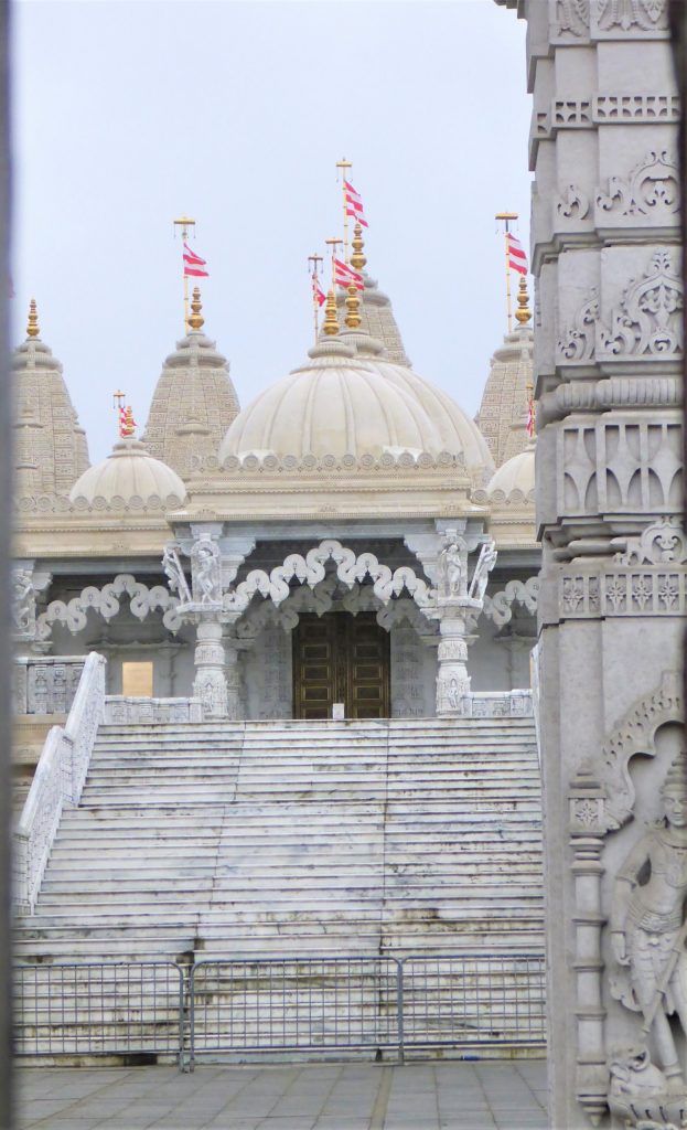 Prächtige Treppe des Shri Swaminarayan Mandir