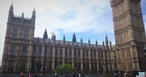Vor dem Palace of Westminster